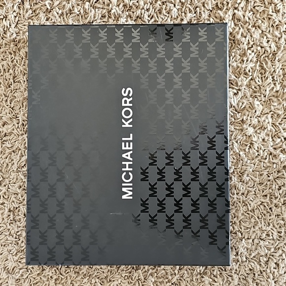 NWT Michael Kors Scarf and Hat Set Gray Black Knit Gift Box Accessory Set Unisex - Picture 3 of 6